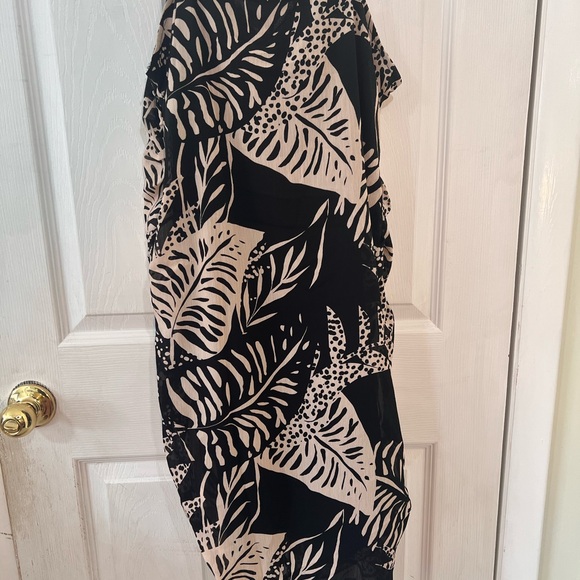 Black and Cream Tropical Print Dress - Picture 3 of 3